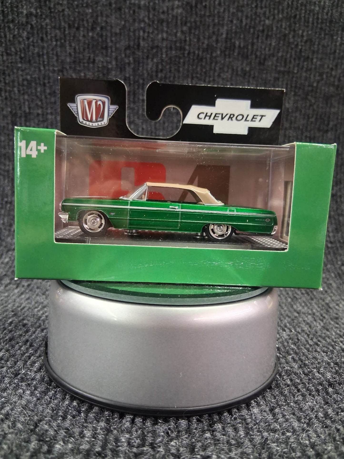 M2 Machines 1:64 1964 Chevrolet Impala R107 26-02