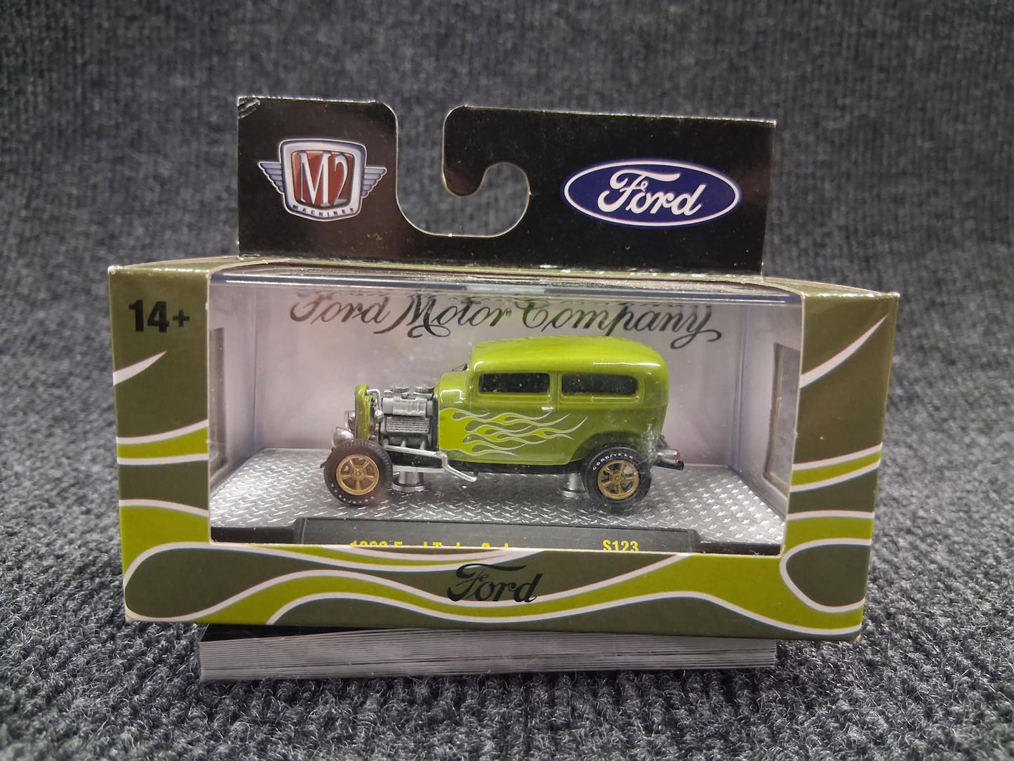 M2 Machines '32 Ford Tudor Sedan S123 23-95