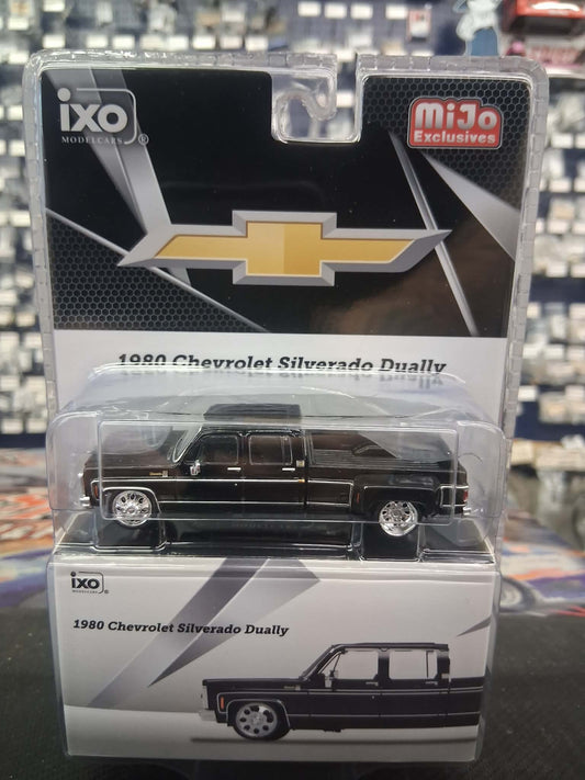 IXO Model 1:64 1980 Chevrolet Silverado C30 Crew Cab Dually Lowered – Black – Limited Edition – Mijo Exclusives